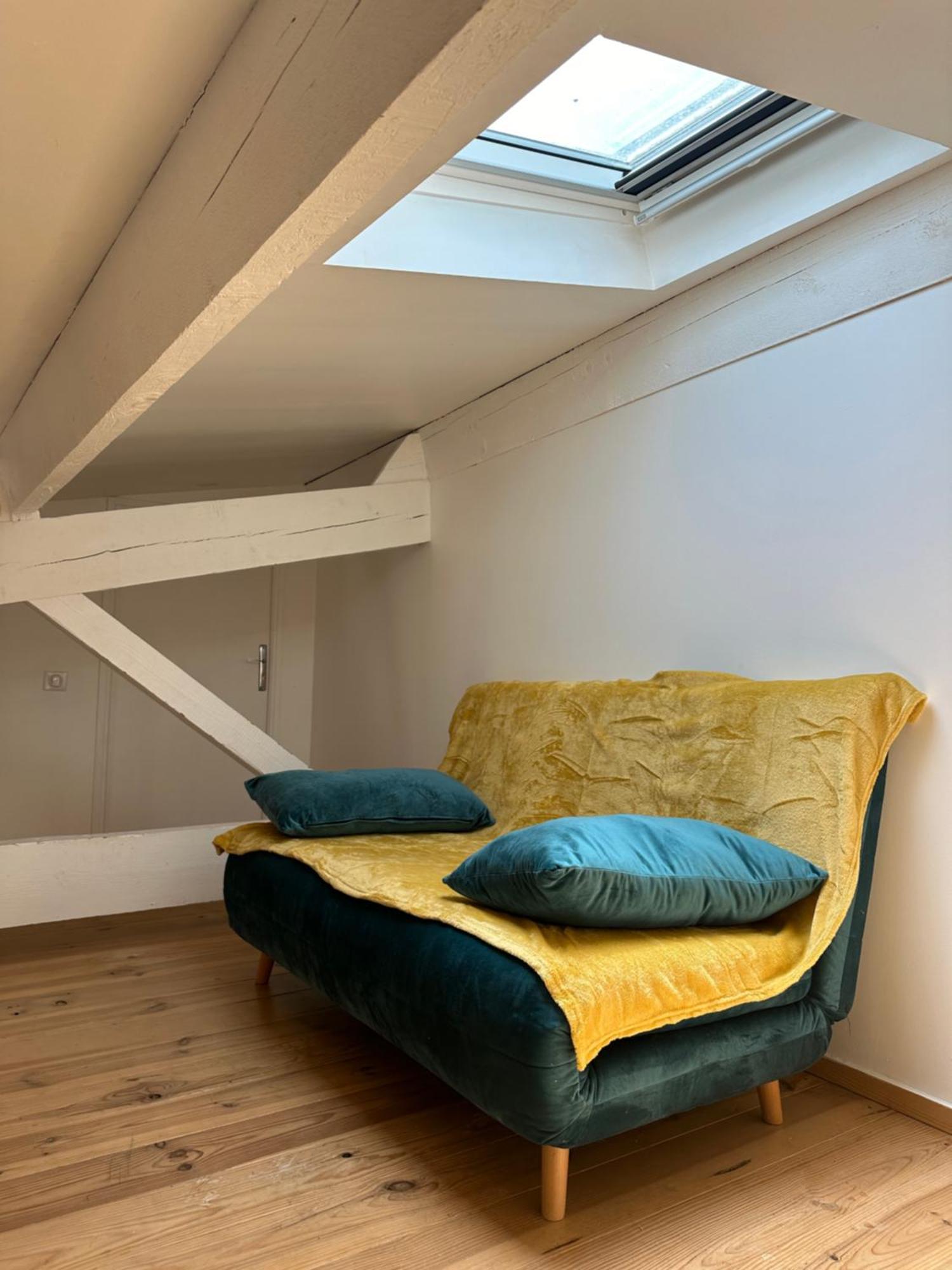 Appartement Avec Vue Sur L Eglise Des Saintes Bagian luar foto