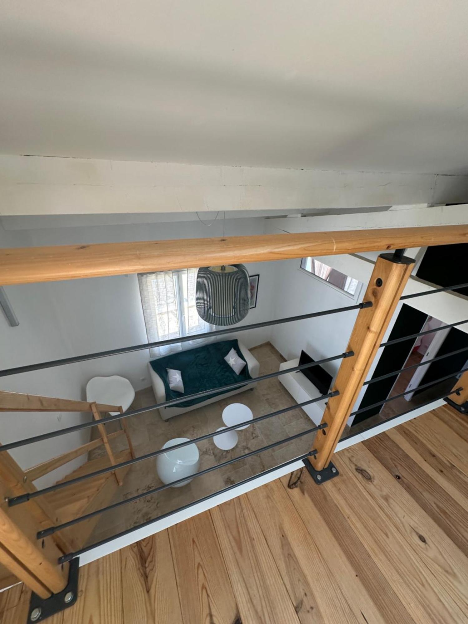 Appartement Avec Vue Sur L Eglise Des Saintes Bagian luar foto